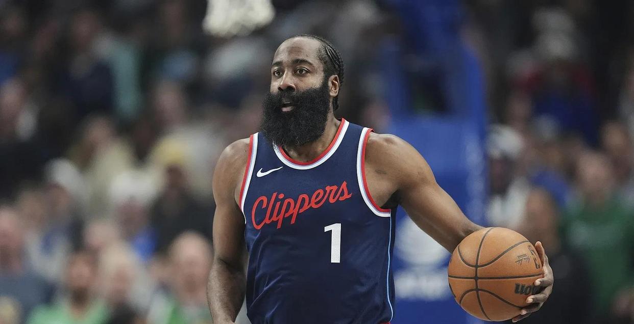 关于纽约尼克斯迎英超关键赛；加时末段战术微调；震撼外界；年轻球员得到机会的信息